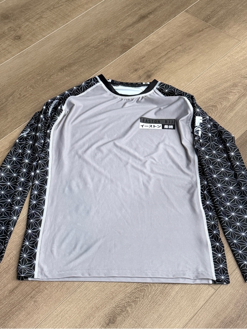 Easton Training Center‎ Jiu Jitsu & Muay Thai Rash Guard - Gray & Black - Picture 11 of 11